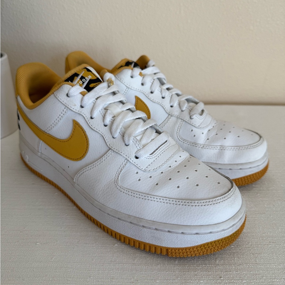 Nike Air White/Gold Leather Casual Sneakers - Picture 4 of 12